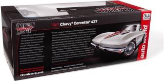 Chevrolet Corvette 427 Coupe 1967 white with red stinger stripe Auto World 1:18